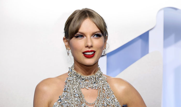 Taylor Swift done her Lasik surgery